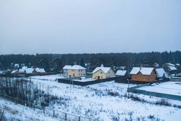 Zimní Krajina Vesnice Sněhu Při Východu Slunce — Stock fotografie