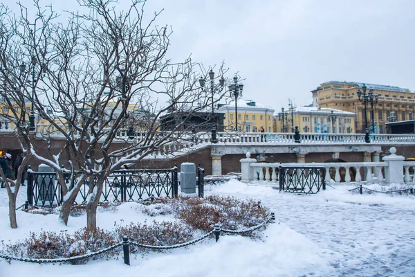 Zimní Oblačný Den Centru Moskvy Zasněžený Park — Stock fotografie