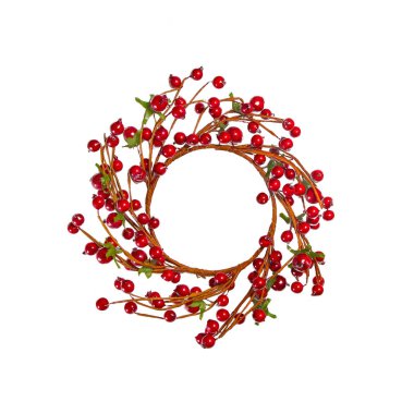 Beyaz arka planda kırmızı yeni yıl böğürtlen ve konilerinin kompozisyonu. Metnin için yer.