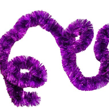 Yeni yıl düzeni - Mor parlak süslemeler beyaz arkaplanda izole edilmiş