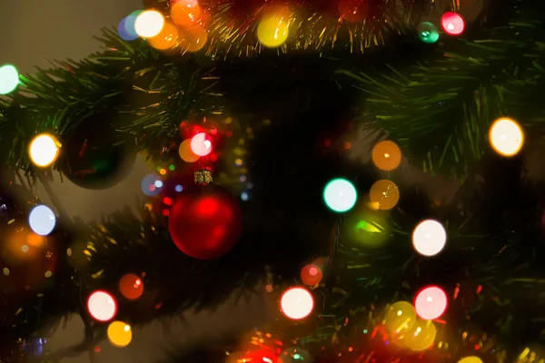Χριστουγεννιάτικα Χρωματιστά Φώτα Στο Δέντρο — Φωτογραφία Αρχείου