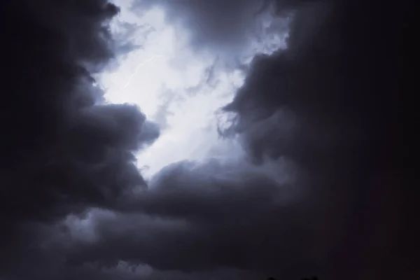 Heller Erstaunlicher Blitz Über Der Stadt — Stockfoto