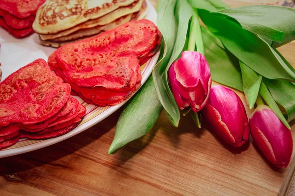 Red Heart Shaped Pancakes Made Love Valentines Day Tulips Wooden — Stockfoto