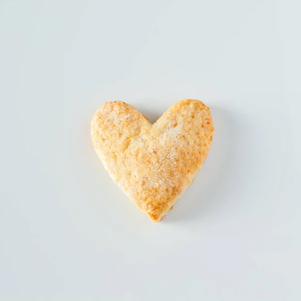Biscoito Forma Coração Num Fundo Branco Biscoito Açúcar Forma Coração — Fotografia de Stock
