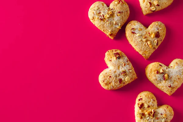 Bolinhos Forma Coração Para Dia Namorados Fundo Rosa Muitos Biscoitos — Fotografia de Stock