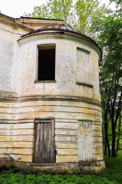 Vecchia Casa Padronale Abbandonata Con Finestre Sbarrate Edificio Rovina Con — Foto Stock