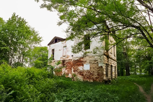 Vecchia Casa Padronale Abbandonata Con Finestre Sbarrate Costruzione Antico Maniero — Foto Stock