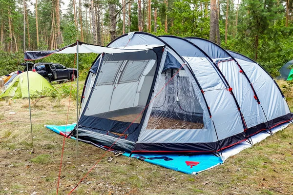 Camping Utomhus Tält Utrustning Och Matlagning Utsikt Över Campingen Naturen — Stockfoto