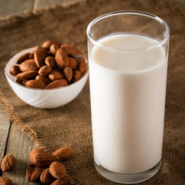 Vaso Leche Almendras Sobre Fondo Blanco Leche Dieta Vegetal Sin — Foto de Stock