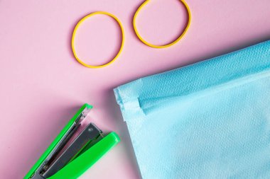 El yapımı tıbbi maske. Koronavirüse karşı DIY koruması. Evde solunum cihazı üretmek için gerekli aletler. Adım 2.