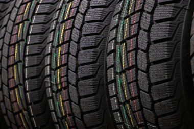 Yeni bir araba lastiğinin dokusu. Yakın çekim..