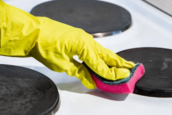 Processus Lavage Poêle Électrique Une Fille Dans Gant Jaune Nettoie — Photo