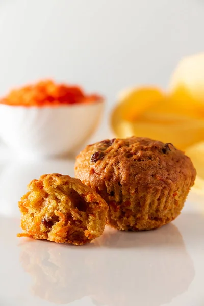 Lekkere Pompoen Muffins Een Witte Achtergrond Zelfgemaakte Groentetaarten Voor Een — Stockfoto