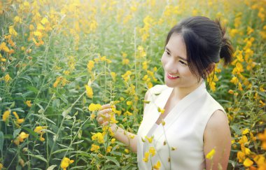 Pretty Asya bir Taylandlı teen kız kırmızı dudak ile gülen yüz