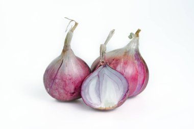 Arpacık, soğan, beyaz arka plan üzerinde izole