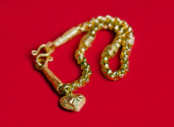 Collana in oro 96,5 per cento Thai grado oro con penda cuore d'oro — Foto Stock