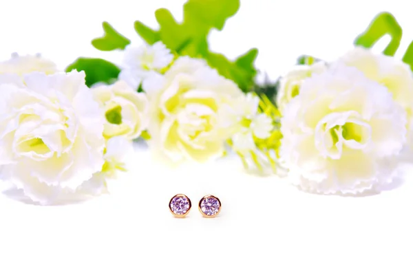 花とサークル ダイヤモンド宝石とゴールド ペンダント カメオジュ エリー — ストック写真