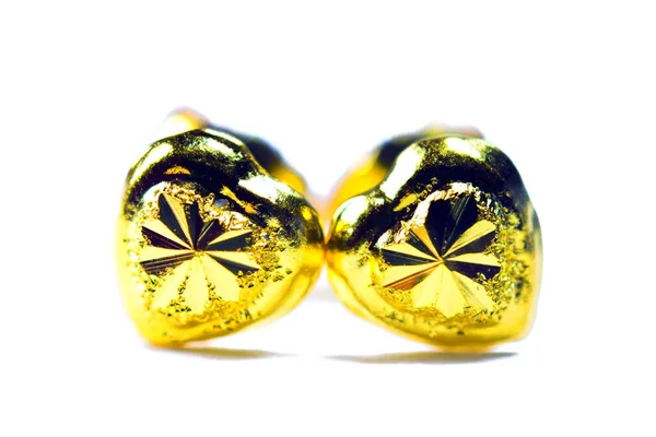 Ciondolo in oro cammeo orecchino gioielli a forma di cuore isolato su wh — Foto Stock
