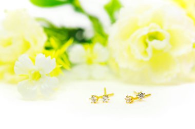 Altın kolye cameo küpe takı embed elmas ve çiçek