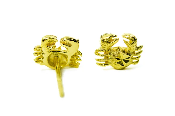 金吊坠 cameo 耳环珠宝在螃蟹形状查出在 whi — 图库照片