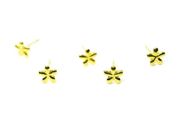 Χρυσό κρεμαστό κόσμημα σκουλαρίκι κόσμημα σε σχήμα λουλουδιού που απομονώνονται σε w — Φωτογραφία Αρχείου