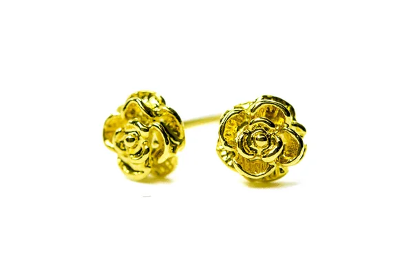 金色挂饰耳环首饰在花形上隔离在 w — 图库照片