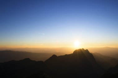 Chiangmai, Tayland, Thailand, dağın tepesine günbatımında arasında Twilight