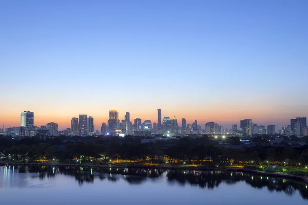 A Bangkok city night a twilight jelenet Napnyugta után — Stock Fotó