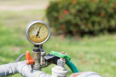 kapak ile su Tube yaşlı basınç göstergesi