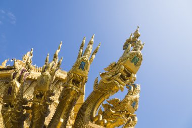 naga baş heykel, naga heykeli ile Budist tapınağı 