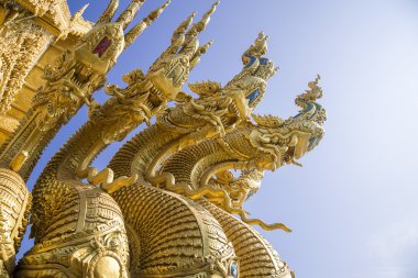 naga baş heykel, naga heykeli ile Budist tapınağı 