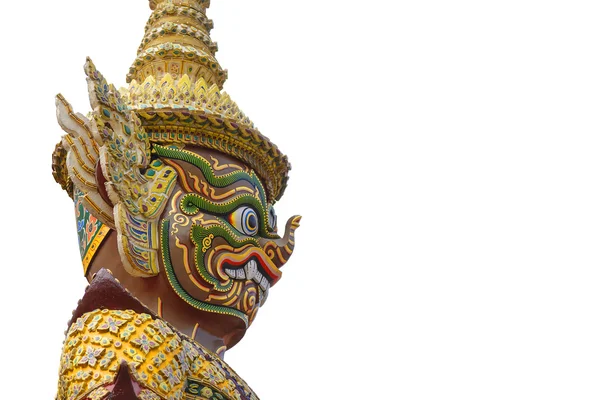 Il lato del volto di Ramayana nel tempio di Buddha a Bangkok, Thailandia con lo sfondo bianco — Foto Stock
