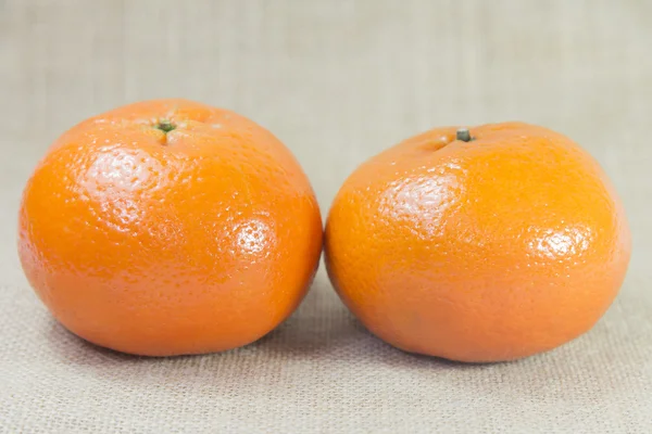 Close-up da laranja com o fundo de textura — Fotografia de Stock