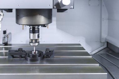 Kalibrasyon için Cnc makine üzerinde ölçüm probu.