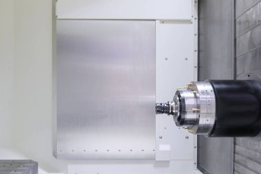 Yatay Bantli testere ile Cnc makine, yakın çekim 