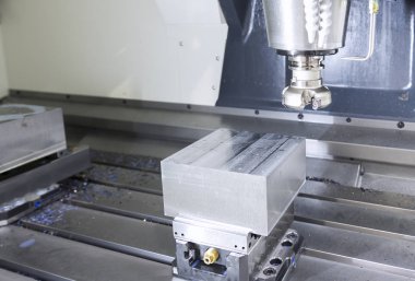 Ham madde iş parçasına yüz Frezeleme aracıyla 