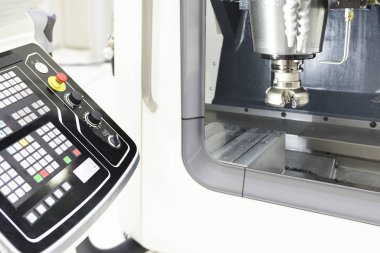 Ham madde iş parçasına yüz Frezeleme aracıyla 