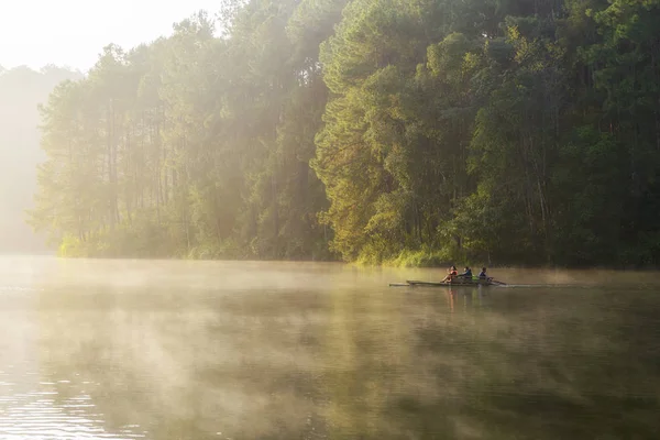 Tayland-Ekim 14: bambu Gezgin botunuzun göl zekâ — Stok fotoğraf