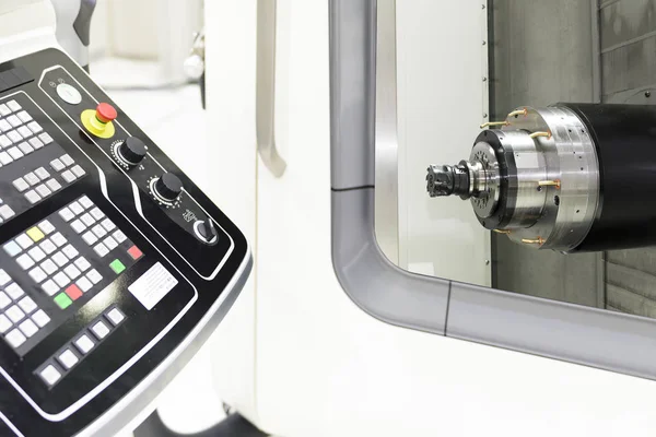 De horizontale Cnc freesmachine met het deelvenster controller — Stockfoto