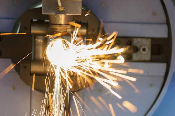 Die CNC-Laserschneidemaschine — Stockfoto