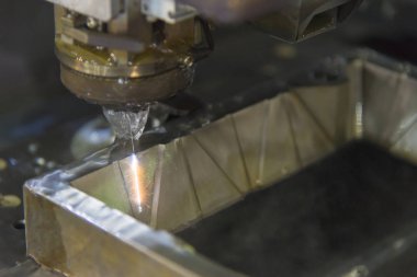 Tel - Erozyon Tezgahları Cnc makine Close-Up 
