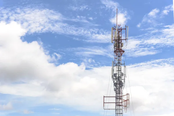 Torre de antena de comunicación — Foto de Stock