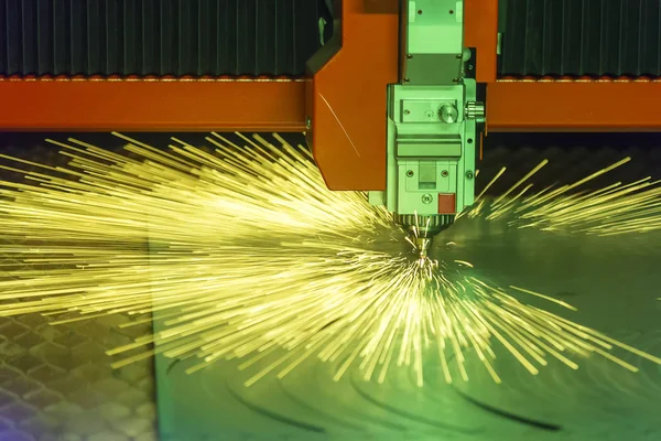 La máquina de corte por láser de fibra de corte — Foto de Stock