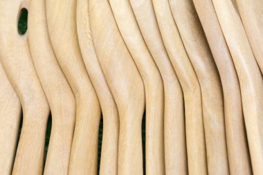 Tahta kaşık yığını.