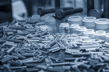 Metal vida dişi yığını 