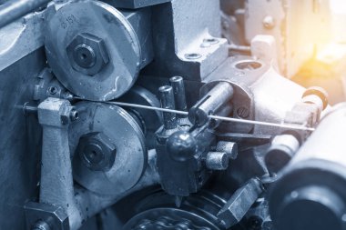 PIN üretimi için makine.