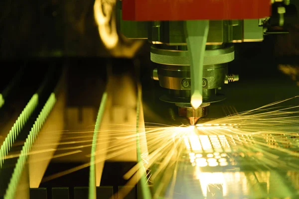 A máquina de corte a laser de fibra — Fotografia de Stock