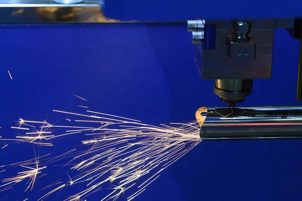 The CNC fiber laser cutting machine — Stock Photo, Image