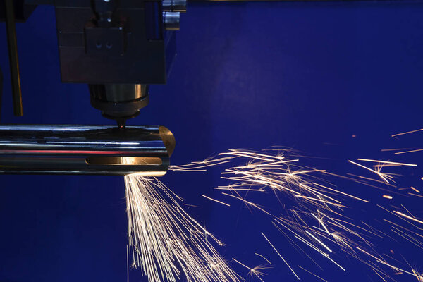 The CNC fiber laser cutting machine 