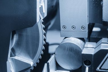 Endüstriyel metal çubuk kesme gördüm  